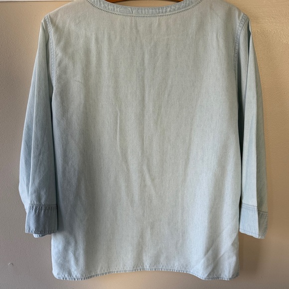 Liz Claiborne Pale Blue Button-Front Women's Shirt - Picture 7 of 8